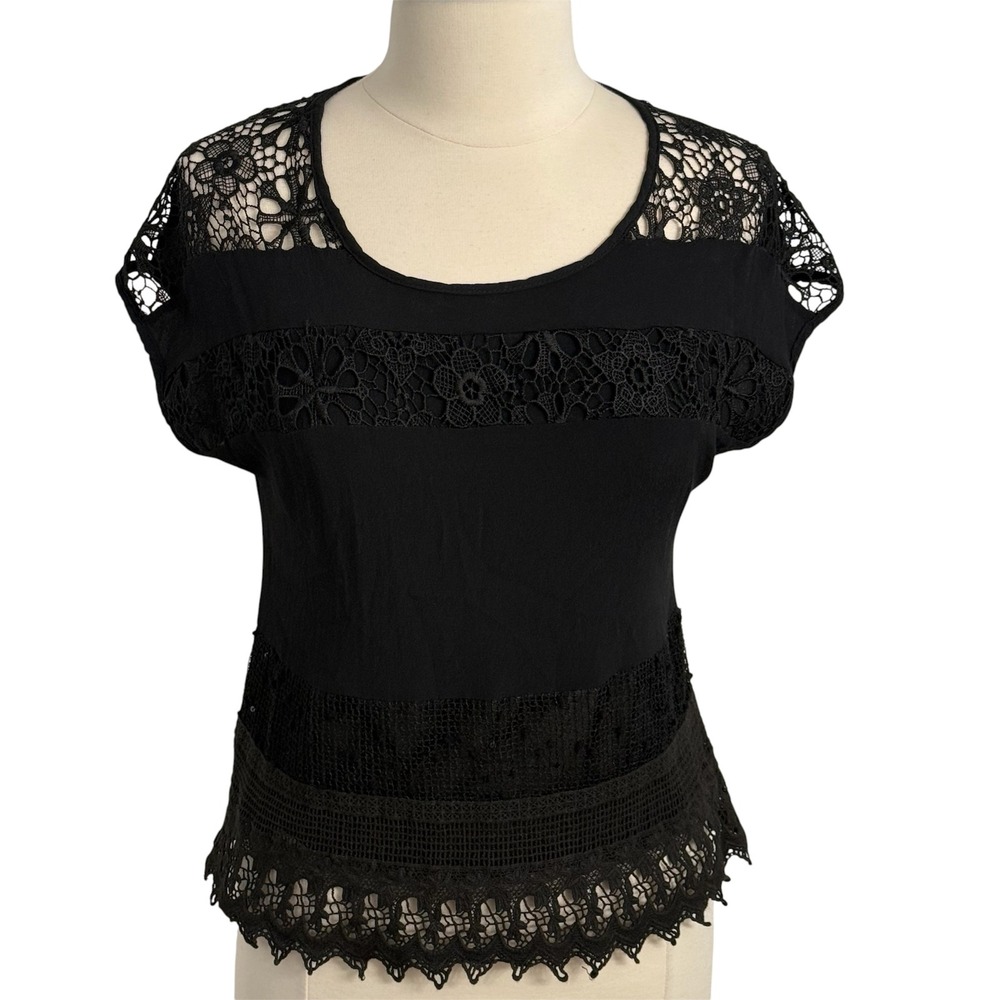 Women's Cap Style Sleeves, Delicate Floral Lace Shoulder and Hemline Top